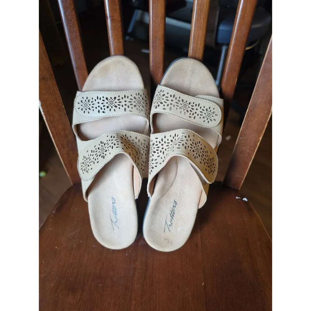 Trotters sandals size 9.5 wide